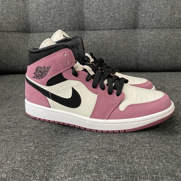 Nike Women’s Air Jordan 1 Mid SE - Pink Berry - Picture 4 of 9